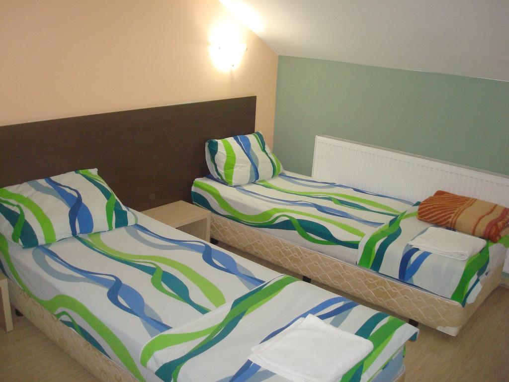 Linda Bed And Breakfast Nis Phòng bức ảnh